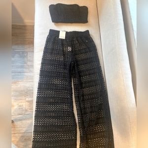 Beautiful set of pant and top ideal for a good time at the beach